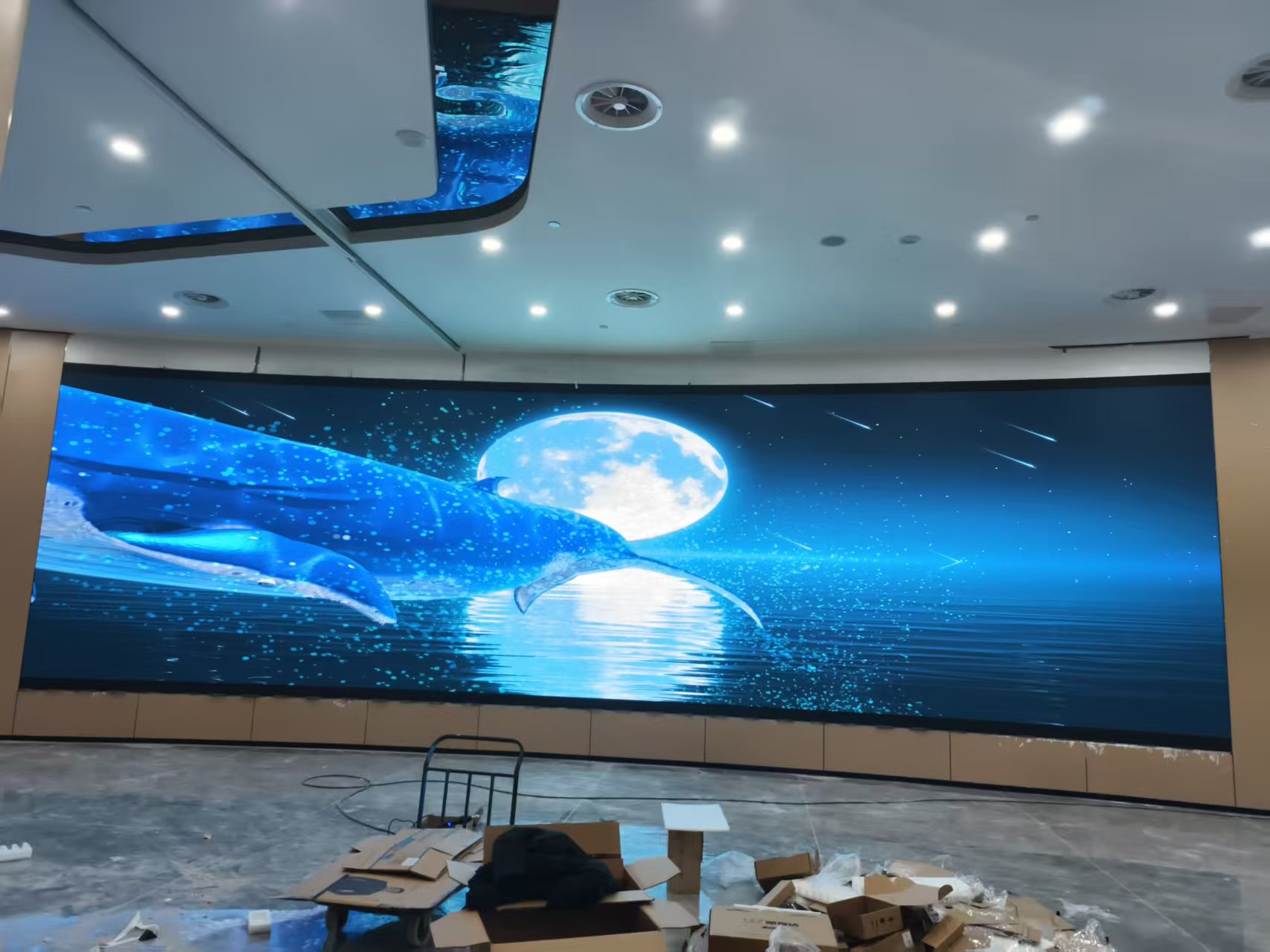 成都市双流金融园区・高端大厅曲面显示解决方案