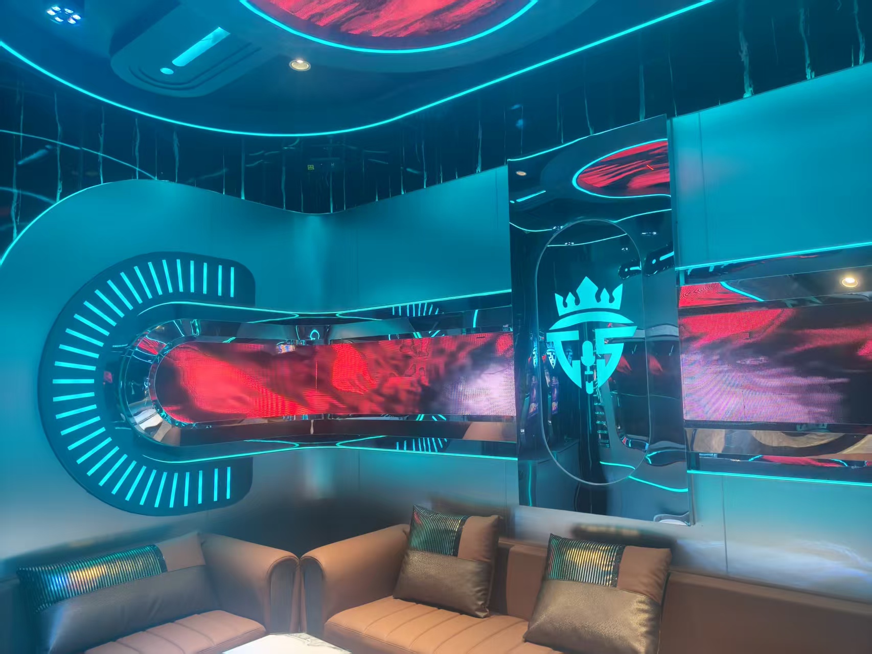 南昌潮尚 KTV 异形 LED 沉浸式氛围项目